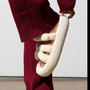 🤍 Azalea Wang Honor White Sherpa Slide Slippers – Size 10 – NIB